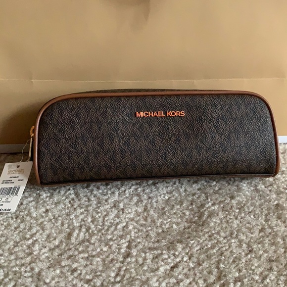 Michael Kors Travel Pouch - Picture 1 of 4